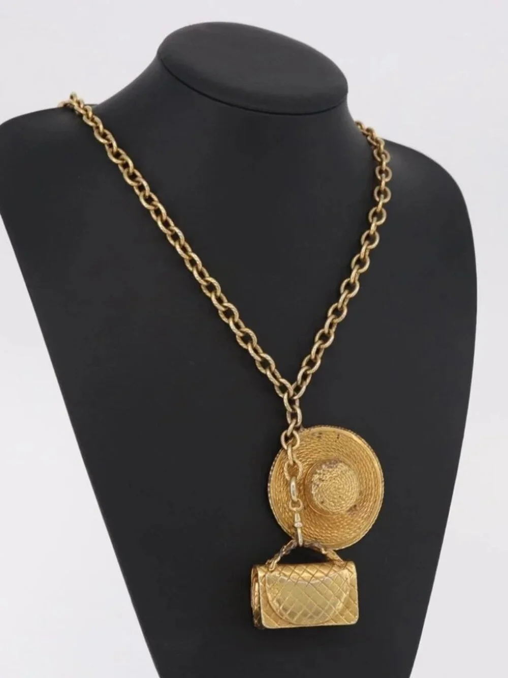 CHANEL Necklace Metal Gold Tone CC Auth bs35422A